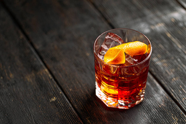 Negroni cocktail with gin in old fashion glass - Foto, Imagem