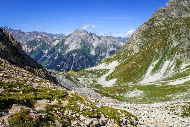 Mountain landscape in Pralognan la Vanoise. French alps - Foto, Bild