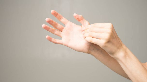 Masáž rukou. bolest v zápěstích - Fotografie, Obrázek