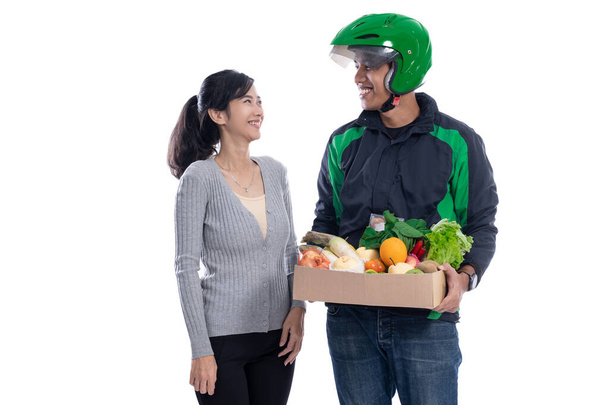 driver courier with food sending online order to customer - 写真・画像
