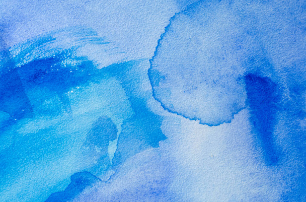 Abstract blauwe aquarel achtergrond met verschillende lagen op papier textuur - Foto, afbeelding
