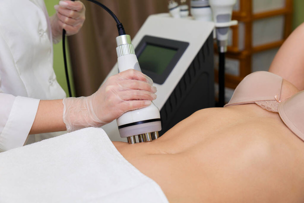 Radiofrequency lifting of problem areas of the body. RF abdominal lifting. - Foto, Bild