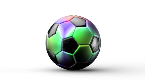 虹色のサッカー金属ボールの中心部に白い光の背景に隔離された回転。色を変えるボール、トランジションカラーの3Dレンダリングの間のサッカーフェード。チーム、スポーツ、試合、プレー - 映像、動画