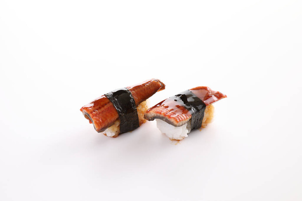 Aal Sushi Aal Nigiri Sushi japanisches Essen isoliert in weißem Hintergrund - Foto, Bild