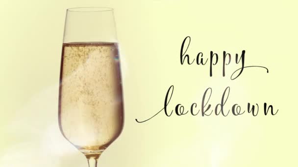 Champagnerglas mit Happy Lockdown - Filmmaterial, Video