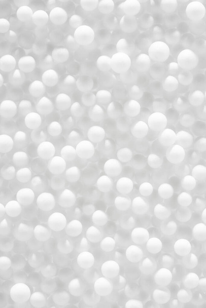 Witte ballen achtergrond, zachte textuur. Abstract wit winterdecor, close-up. - Foto, afbeelding