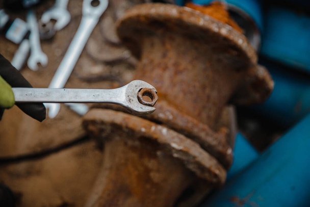 A closeup shot of rusty metals - Foto, Imagen
