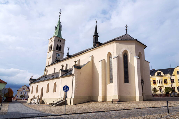 Церква Святої Маргарити в Касперке-Хорі, південно-західна Богемія, Чехія, сонячний день, регіон Плзен - Фото, зображення