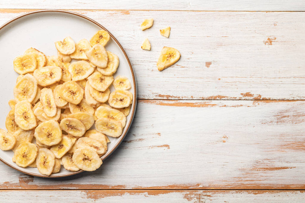 Tazón de bocadillo saludable de chips de plátano - Foto, Imagen