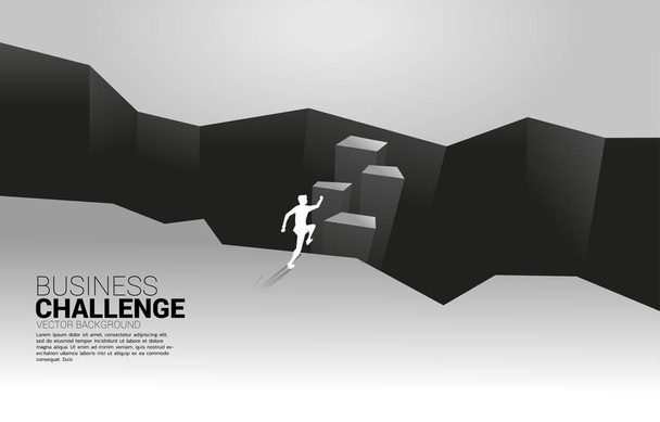 silueta de hombre de negocios corriendo en el paso hacia el abismo. concepto de desafío empresarial y coraje hombre - Vector, Imagen