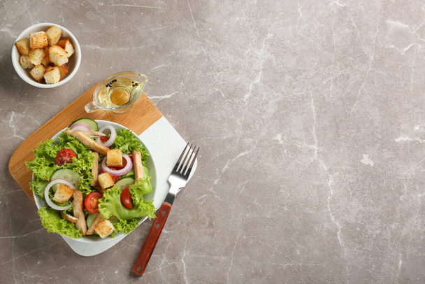 Delicious fresh chicken salad served on grey table, flat lay. Space for text - Zdjęcie, obraz