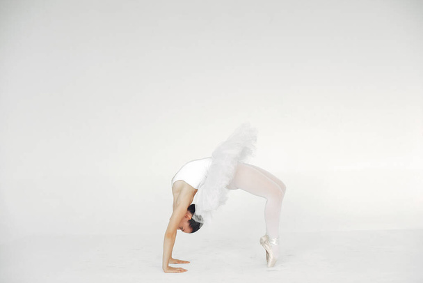 Ballerina posing in front of white background - Foto, Imagem