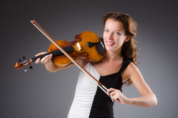 Жінка-художник зі скрипкою
 - Фото, зображення
