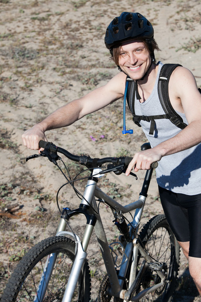 Uomo mountain bike
 - Foto, immagini
