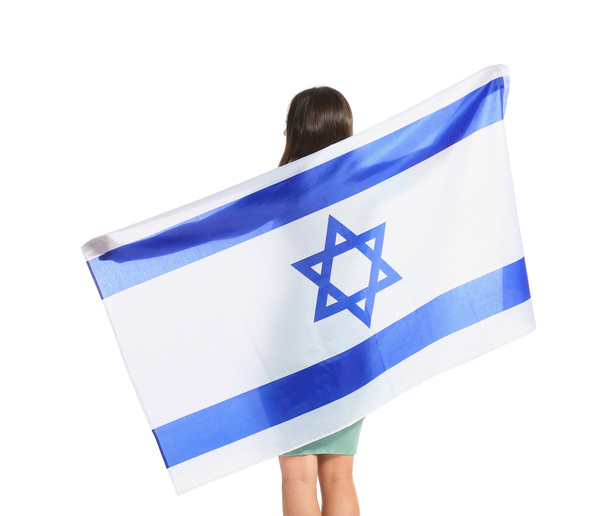 Νεαρή γυναίκα με τη σημαία του Ισραήλ σε λευκό φόντο - Φωτογραφία, εικόνα