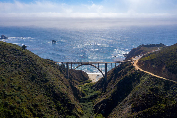 Bixby Köprüsü Pasifik Sahil Otobanı (1. Otoyol) Big Sur, Kaliforniya, ABD. - Fotoğraf, Görsel