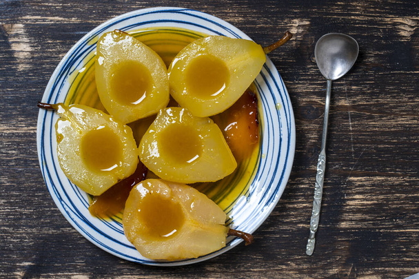 Baked pears in orange juice, close up, top view. Delicious dessert. - Valokuva, kuva