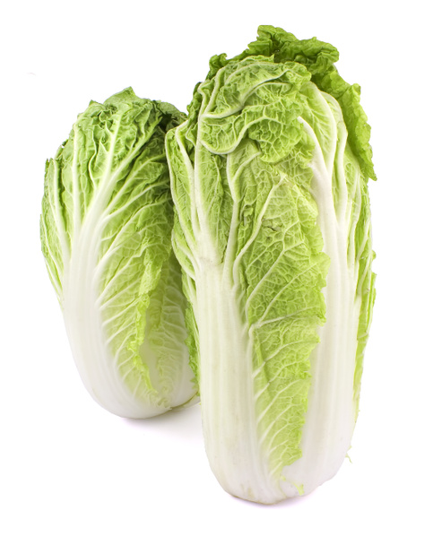 φρέσκο κινέζικο λάχανο σε λευκό φόντο, νόστιμο, φυσικό - Φωτογραφία, εικόνα