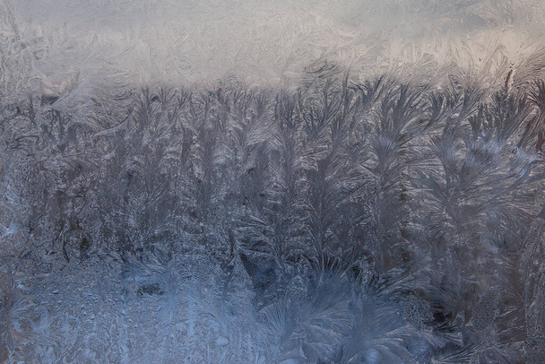 Bela Closeup Inverno Janela painel revestido brilhante gelado padrões - Foto, Imagem