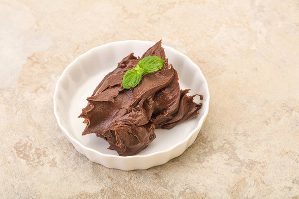 Распространение шоколада с нацельным орехом - Фото, изображение