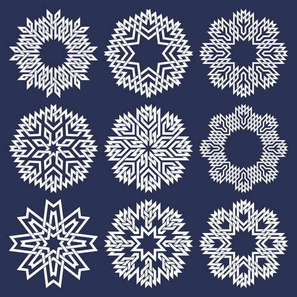 Conjunto de ocho patrones circulares puntiagudos en estilo de líneas intersecantes orientales. Nueve mandalas blancas en forma de copos de nieve sobre fondo azul. - Vector, Imagen