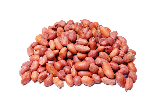 Peanuts zum Beispiel. Ungereinigte Erdnüsse isoliert auf weißem Hintergrund. - Foto, Bild
