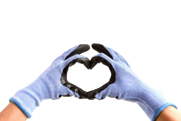 Mains portant des gants de protection de travail faisant forme de coeur isolé sur fond blanc. - Photo, image