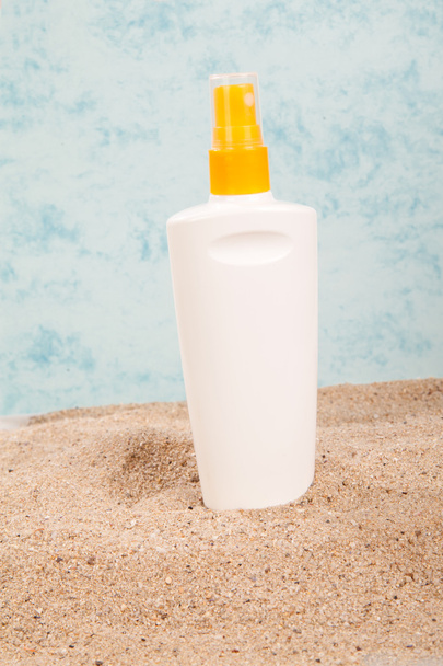 spray abbronzante sulla sabbia
 - Foto, immagini