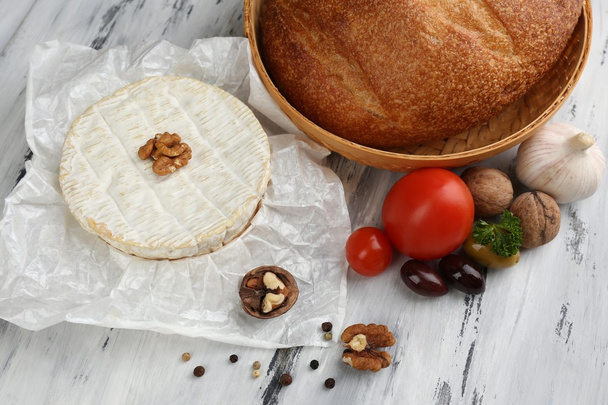 Tasty Italian cheese and bread on wooden table - Zdjęcie, obraz