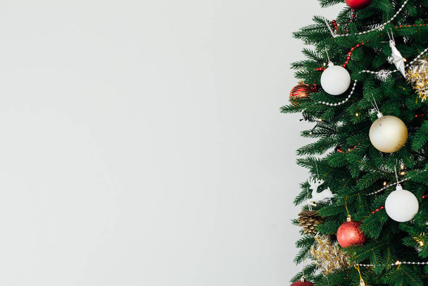 Vánoční dekorace domů Vánoční stromeček s dárky na Nový rok Štědrý den - Fotografie, Obrázek