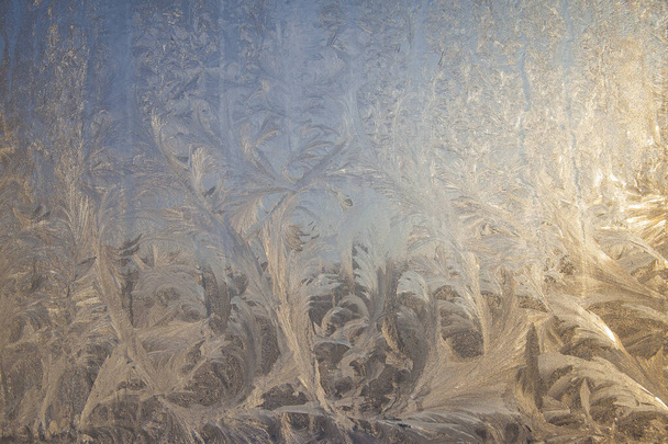 Gyönyörű közelkép Téli ablak Pane bevont fényes jég fagy minták - Fotó, kép
