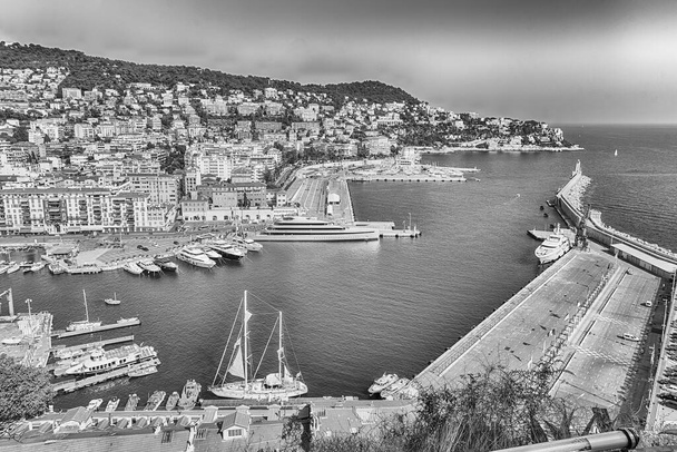 Scenic légi felvétel a Port of Nice, más néven Port Lympia, mint a Chateau Hill, Nice, Cote d 'Azur, Franciaország - Fotó, kép