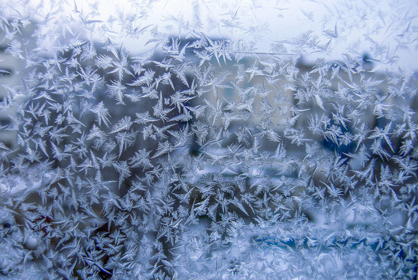 Beaux gros plan hiver fenêtre volet enduit brillant glacé modèles de gel - Photo, image