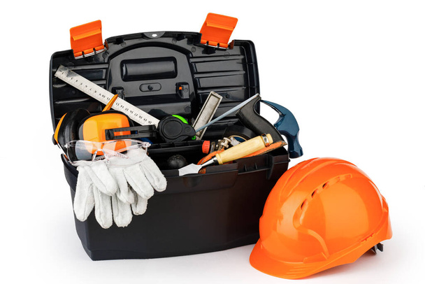 caixa de ferramentas com capacete laranja e várias ferramentas manuais. - Foto, Imagem