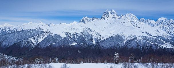 Panoramic view on high snowy mountains in winter at sunny day. Caucasus Mountains, Mount Ushba. Svaneti region of Georgia - Foto, Imagen