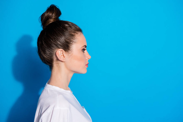 Close-up profile side view portrait of her she nice-looking attractive pretty lovely serious content girl modern new season look coiffure isolated over bright vivid sine vibrant blue color background - Foto, Imagen