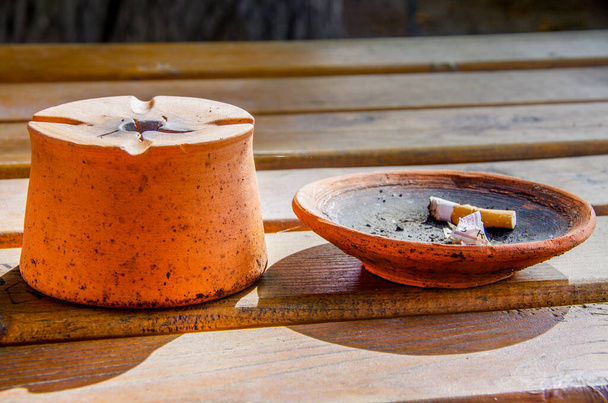 Ashtray made of clay with cigarette butt. High quality photo - Foto, Imagen