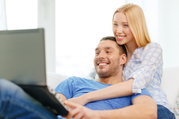 Smiling happy couple with laptop at home - Foto, Imagem