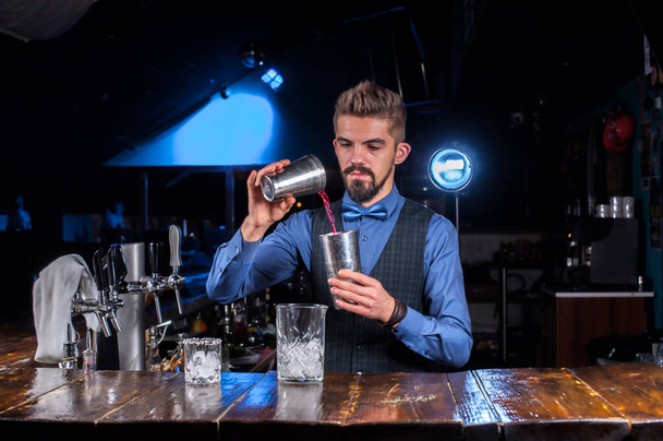 Barman mixes a cocktail at the beerhall - Photo, Image