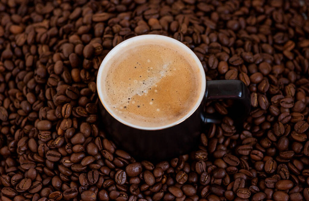 Des grains de café Arabica. Gaieté du café, arôme. grains de café frais, rôti moyen - Photo, image