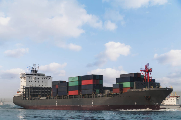 Logistyka i transport kontenerowców. - Zdjęcie, obraz