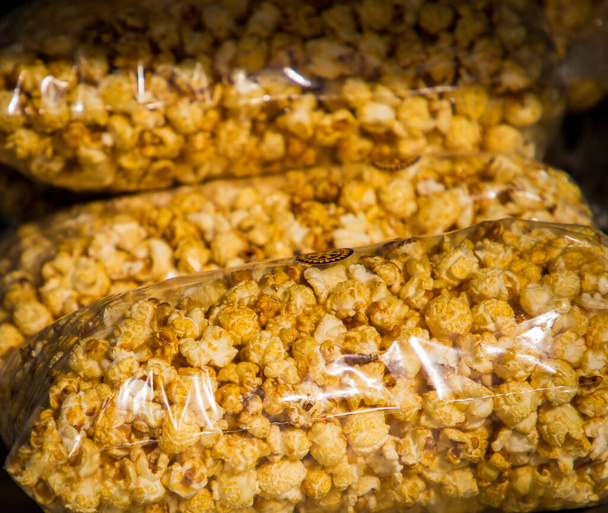 мешок свежей карамельной кукурузы - Фото, изображение