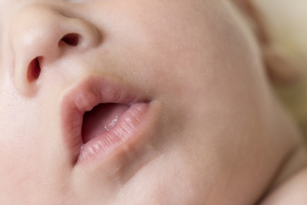 Cerrar la boca de un niño
 - Foto, Imagen