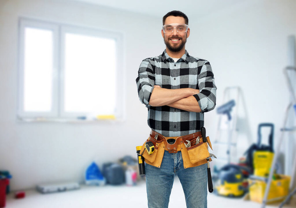 happy male worker or builder with crossed arms - Foto, imagen