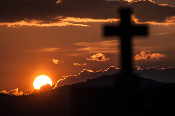 Puesta de sol religiosa
 - Foto, imagen
