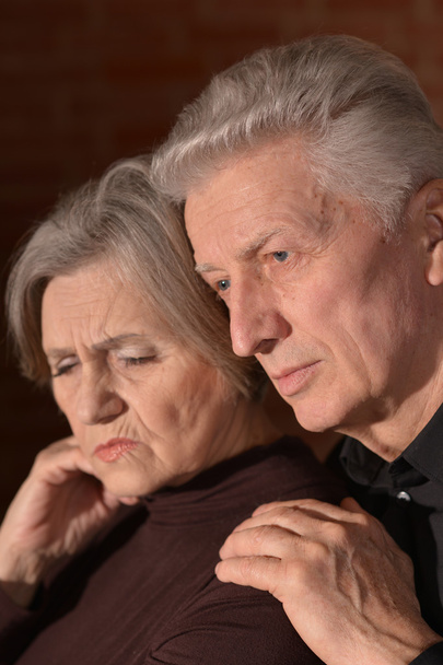 Triste pareja de ancianos
 - Foto, Imagen