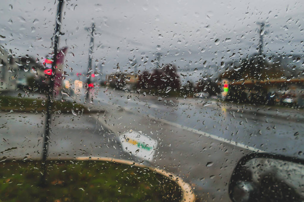 Näkymä auton windov sateisena päivänä - Valokuva, kuva
