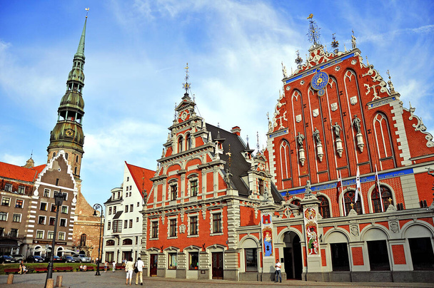 Casa de los Blackheads y Catedral de San Pedro en Riga. - Foto, imagen