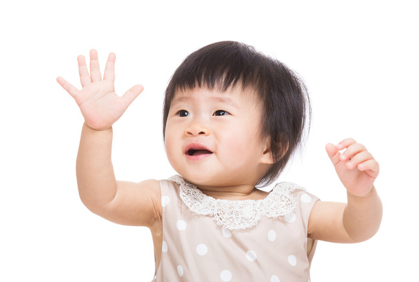 ásia bebê menina levanta mão para cima
 - Foto, Imagem