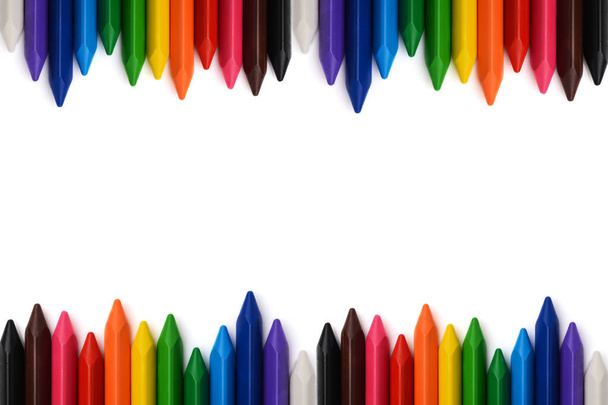 Різнокольорові олівці з вільним простором для тексту
 - Фото, зображення
